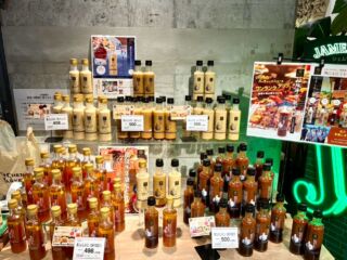 ・
・
＼阪急オアシス神戸三宮店で試食販売やってます／

4/19(土)、20(日) 10:00-17:00
阪急オアシス 神戸三宮店で
うれし野ラボの「黒にんにくレストラン」シリーズ
5商品の試食販売を実施中です✨‼️

*️⃣松阪牛万能だれ
*️⃣松阪牛万能塩だれ
*️⃣鯵わいドレッシング
*️⃣ごまドレッシング
*️⃣シーザーサラダドレッシング

この機会にぜひ味見してみて下さいね✨

ご来店お待ちしています❣️

阪急オアシス神戸三宮店
兵庫県神戸市中央区加納町4-2-1 
神戸三宮阪急ビル地下1階・地下2階

#うれし野ラボ #黒にんにくレストラン #松阪牛万能だれ #松阪牛万能塩だれ #鯵わいドレッシング 
#試食 #試食できます #阪急オアシス #阪急オアシス神戸三宮店 
#松阪牛 #三重グルメ #松阪グルメ